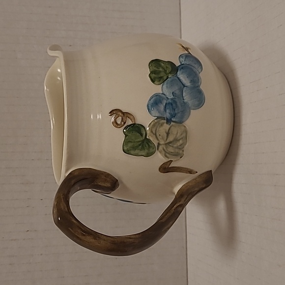 Vintage Metlox Poppytrail Large Creamer with Blue Grapes - Picture 4 of 16